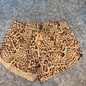 Size Md leopard shorts
